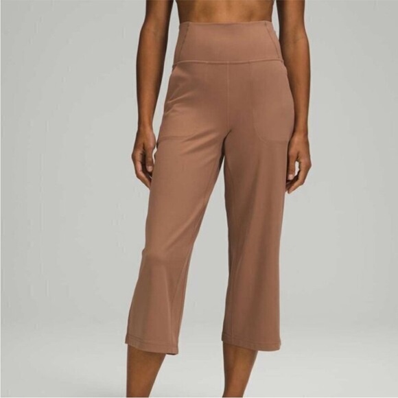 Lululemon Athletica Brown Cropped Capris - Picture 1 of 2